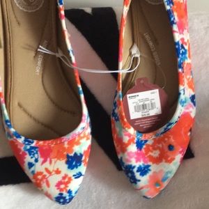 Colorful floral flats NWT